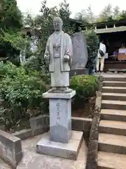 横浜御嶽神社の像