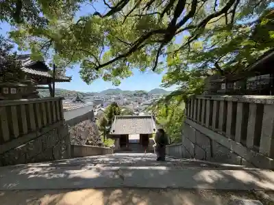 御袖天満宮の{uncategorized: "未分類", other: "その他", undefined: "問題あり", building: "その他建物", grave: "お墓", sacred_gate: "鳥居", guardian: "狛犬", statue: "像", buddha: "仏像", history: "歴史", nature: "自然", garden: "庭園", animal: "動物", pagoda: "塔", temizu: "手水舎", mountain_gate: "山門・神門", sanctuary: "本殿・本堂", subordinate: "末社・摂社", art: "芸術", scenery: "景色", jizo: "地蔵", ema: "絵馬", goshuin: "御朱印", omikuji: "おみくじ", items: "授与品その他", amulet: "お守り", goshuincho: "御朱印帳", eats: "食事", festival: "お祭り", votive_dance: "神楽", shichigosan: "七五三参", wedding: "結婚式", experience: "体験その他", initially: "初詣", around: "周辺", anti_infection: "感染症対策"}