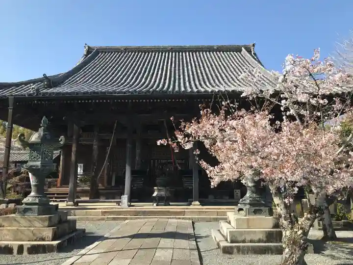 穴太寺の本殿・本堂