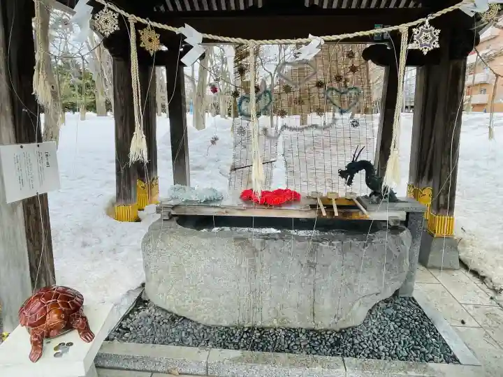 彌彦神社 (伊夜日子神社)の{uncategorized: "未分類", other: "その他", undefined: "問題あり", building: "その他建物", grave: "お墓", sacred_gate: "鳥居", guardian: "狛犬", statue: "像", buddha: "仏像", history: "歴史", nature: "自然", garden: "庭園", animal: "動物", pagoda: "塔", temizu: "手水舎", mountain_gate: "山門・神門", sanctuary: "本殿・本堂", subordinate: "末社・摂社", art: "芸術", scenery: "景色", jizo: "地蔵", ema: "絵馬", goshuin: "御朱印", omikuji: "おみくじ", items: "授与品その他", amulet: "お守り", goshuincho: "御朱印帳", eats: "食事", festival: "お祭り", votive_dance: "神楽", shichigosan: "七五三参", wedding: "結婚式", experience: "体験その他", initially: "初詣", around: "周辺", anti_infection: "感染症対策"}