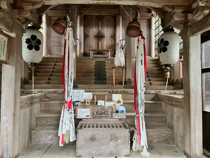 宇波西神社の本殿・本堂