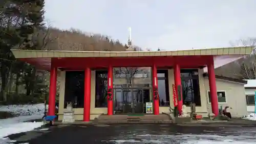 成田山瀧泉寺の本殿