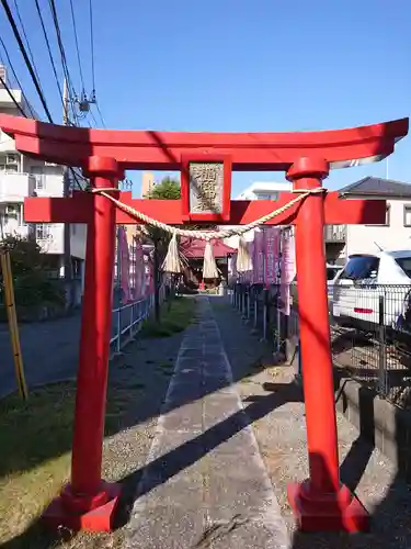 谷口山野稲荷神社の鳥居