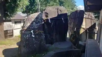 三ツ石神社(岩手県)