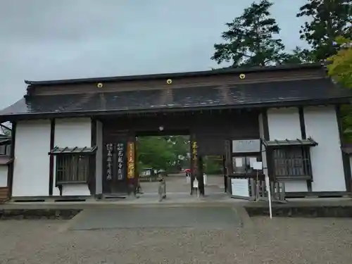 毛越寺の山門・神門