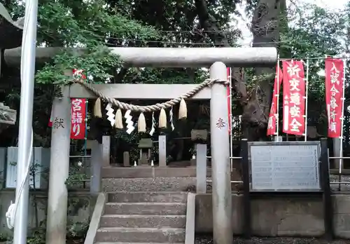 座間神社の鳥居