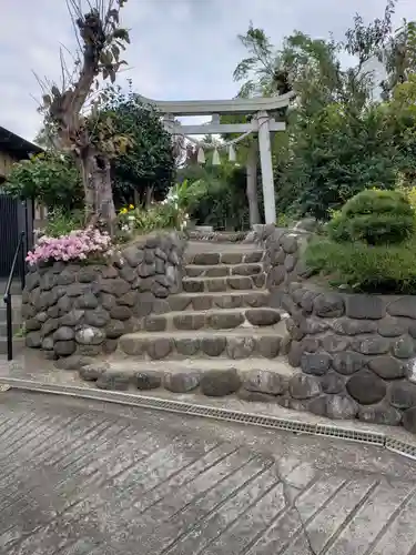 横浜御嶽神社の鳥居