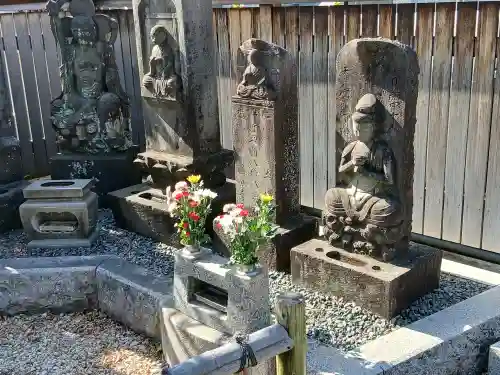 明王院の{uncategorized: "未分類", other: "その他", undefined: "問題あり", building: "その他建物", grave: "お墓", sacred_gate: "鳥居", guardian: "狛犬", statue: "像", buddha: "仏像", history: "歴史", nature: "自然", garden: "庭園", animal: "動物", pagoda: "塔", temizu: "手水舎", mountain_gate: "山門・神門", sanctuary: "本殿・本堂", subordinate: "末社・摂社", art: "芸術", scenery: "景色", jizo: "地蔵", ema: "絵馬", goshuin: "御朱印", omikuji: "おみくじ", items: "授与品その他", amulet: "お守り", goshuincho: "御朱印帳", eats: "食事", festival: "お祭り", votive_dance: "神楽", shichigosan: "七五三参", wedding: "結婚式", experience: "体験その他", initially: "初詣", around: "周辺", anti_infection: "感染症対策"}