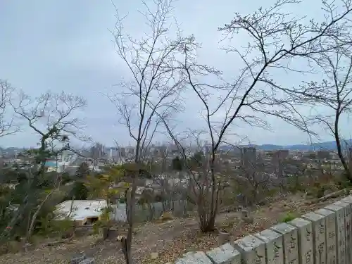 玉井宮東照宮の{uncategorized: "未分類", other: "その他", undefined: "問題あり", building: "その他建物", grave: "お墓", sacred_gate: "鳥居", guardian: "狛犬", statue: "像", buddha: "仏像", history: "歴史", nature: "自然", garden: "庭園", animal: "動物", pagoda: "塔", temizu: "手水舎", mountain_gate: "山門・神門", sanctuary: "本殿・本堂", subordinate: "末社・摂社", art: "芸術", scenery: "景色", jizo: "地蔵", ema: "絵馬", goshuin: "御朱印", omikuji: "おみくじ", items: "授与品その他", amulet: "お守り", goshuincho: "御朱印帳", eats: "食事", festival: "お祭り", votive_dance: "神楽", shichigosan: "七五三参", wedding: "結婚式", experience: "体験その他", initially: "初詣", around: "周辺", anti_infection: "感染症対策"}