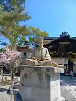 豊国神社の{uncategorized: "未分類", other: "その他", undefined: "問題あり", building: "その他建物", grave: "お墓", sacred_gate: "鳥居", guardian: "狛犬", statue: "像", buddha: "仏像", history: "歴史", nature: "自然", garden: "庭園", animal: "動物", pagoda: "塔", temizu: "手水舎", mountain_gate: "山門・神門", sanctuary: "本殿・本堂", subordinate: "末社・摂社", art: "芸術", scenery: "景色", jizo: "地蔵", ema: "絵馬", goshuin: "御朱印", omikuji: "おみくじ", items: "授与品その他", amulet: "お守り", goshuincho: "御朱印帳", eats: "食事", festival: "お祭り", votive_dance: "神楽", shichigosan: "七五三参", wedding: "結婚式", experience: "体験その他", initially: "初詣", around: "周辺", anti_infection: "感染症対策"}