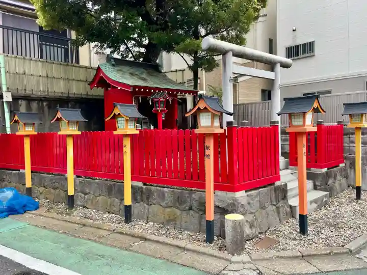 馬場子育稲荷神社の{uncategorized: "未分類", other: "その他", undefined: "問題あり", building: "その他建物", grave: "お墓", sacred_gate: "鳥居", guardian: "狛犬", statue: "像", buddha: "仏像", history: "歴史", nature: "自然", garden: "庭園", animal: "動物", pagoda: "塔", temizu: "手水舎", mountain_gate: "山門・神門", sanctuary: "本殿・本堂", subordinate: "末社・摂社", art: "芸術", scenery: "景色", jizo: "地蔵", ema: "絵馬", goshuin: "御朱印", omikuji: "おみくじ", items: "授与品その他", amulet: "お守り", goshuincho: "御朱印帳", eats: "食事", festival: "お祭り", votive_dance: "神楽", shichigosan: "七五三参", wedding: "結婚式", experience: "体験その他", initially: "初詣", around: "周辺", anti_infection: "感染症対策"}