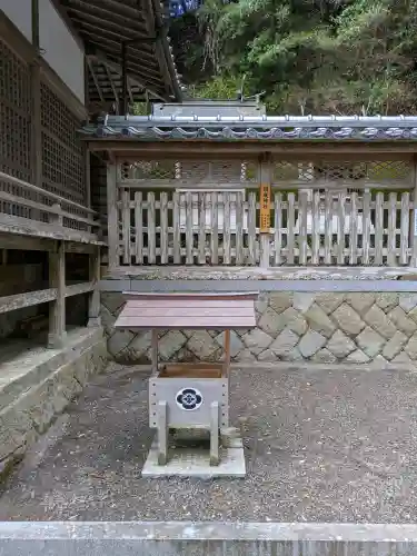 須佐神社の{uncategorized: "未分類", other: "その他", undefined: "問題あり", building: "その他建物", grave: "お墓", sacred_gate: "鳥居", guardian: "狛犬", statue: "像", buddha: "仏像", history: "歴史", nature: "自然", garden: "庭園", animal: "動物", pagoda: "塔", temizu: "手水舎", mountain_gate: "山門・神門", sanctuary: "本殿・本堂", subordinate: "末社・摂社", art: "芸術", scenery: "景色", jizo: "地蔵", ema: "絵馬", goshuin: "御朱印", omikuji: "おみくじ", items: "授与品その他", amulet: "お守り", goshuincho: "御朱印帳", eats: "食事", festival: "お祭り", votive_dance: "神楽", shichigosan: "七五三参", wedding: "結婚式", experience: "体験その他", initially: "初詣", around: "周辺", anti_infection: "感染症対策"}