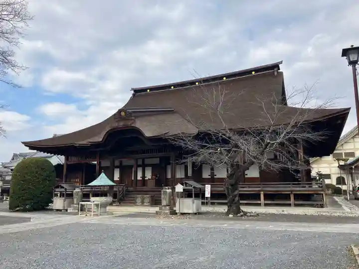 曼陀羅寺の本殿・本堂