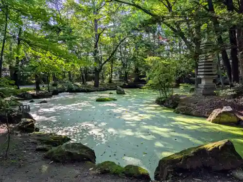 帯廣神社の庭園