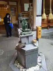 小網神社の像