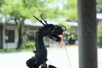 闘鶏神社の手水舎