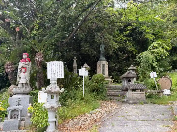 清見寺の{uncategorized: "未分類", other: "その他", undefined: "問題あり", building: "その他建物", grave: "お墓", sacred_gate: "鳥居", guardian: "狛犬", statue: "像", buddha: "仏像", history: "歴史", nature: "自然", garden: "庭園", animal: "動物", pagoda: "塔", temizu: "手水舎", mountain_gate: "山門・神門", sanctuary: "本殿・本堂", subordinate: "末社・摂社", art: "芸術", scenery: "景色", jizo: "地蔵", ema: "絵馬", goshuin: "御朱印", omikuji: "おみくじ", items: "授与品その他", amulet: "お守り", goshuincho: "御朱印帳", eats: "食事", festival: "お祭り", votive_dance: "神楽", shichigosan: "七五三参", wedding: "結婚式", experience: "体験その他", initially: "初詣", around: "周辺", anti_infection: "感染症対策"}