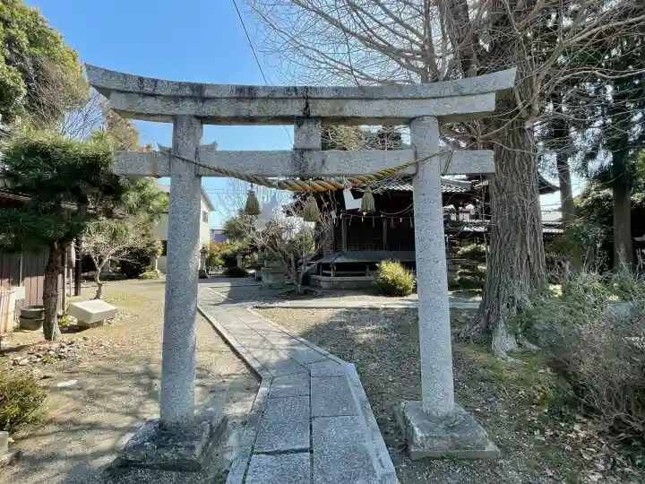 春日神社(飯)の{uncategorized: "未分類", other: "その他", undefined: "問題あり", building: "その他建物", grave: "お墓", sacred_gate: "鳥居", guardian: "狛犬", statue: "像", buddha: "仏像", history: "歴史", nature: "自然", garden: "庭園", animal: "動物", pagoda: "塔", temizu: "手水舎", mountain_gate: "山門・神門", sanctuary: "本殿・本堂", subordinate: "末社・摂社", art: "芸術", scenery: "景色", jizo: "地蔵", ema: "絵馬", goshuin: "御朱印", omikuji: "おみくじ", items: "授与品その他", amulet: "お守り", goshuincho: "御朱印帳", eats: "食事", festival: "お祭り", votive_dance: "神楽", shichigosan: "七五三参", wedding: "結婚式", experience: "体験その他", initially: "初詣", around: "周辺", anti_infection: "感染症対策"}
