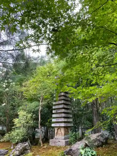 養徳院の塔