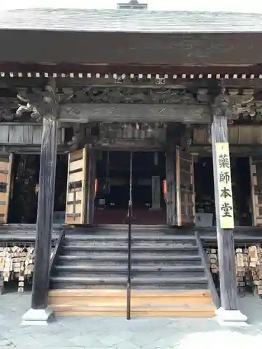 目の霊山　油山寺の本殿・本堂