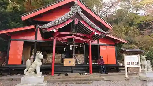 三崎稲荷神社の本殿