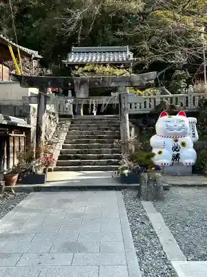 お松大権現の{uncategorized: "未分類", other: "その他", undefined: "問題あり", building: "その他建物", grave: "お墓", sacred_gate: "鳥居", guardian: "狛犬", statue: "像", buddha: "仏像", history: "歴史", nature: "自然", garden: "庭園", animal: "動物", pagoda: "塔", temizu: "手水舎", mountain_gate: "山門・神門", sanctuary: "本殿・本堂", subordinate: "末社・摂社", art: "芸術", scenery: "景色", jizo: "地蔵", ema: "絵馬", goshuin: "御朱印", omikuji: "おみくじ", items: "授与品その他", amulet: "お守り", goshuincho: "御朱印帳", eats: "食事", festival: "お祭り", votive_dance: "神楽", shichigosan: "七五三参", wedding: "結婚式", experience: "体験その他", initially: "初詣", around: "周辺", anti_infection: "感染症対策"}