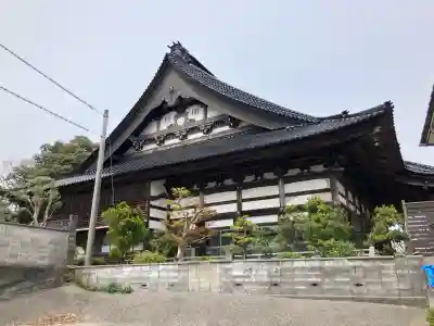 本念寺の{uncategorized: "未分類", other: "その他", undefined: "問題あり", building: "その他建物", grave: "お墓", sacred_gate: "鳥居", guardian: "狛犬", statue: "像", buddha: "仏像", history: "歴史", nature: "自然", garden: "庭園", animal: "動物", pagoda: "塔", temizu: "手水舎", mountain_gate: "山門・神門", sanctuary: "本殿・本堂", subordinate: "末社・摂社", art: "芸術", scenery: "景色", jizo: "地蔵", ema: "絵馬", goshuin: "御朱印", omikuji: "おみくじ", items: "授与品その他", amulet: "お守り", goshuincho: "御朱印帳", eats: "食事", festival: "お祭り", votive_dance: "神楽", shichigosan: "七五三参", wedding: "結婚式", experience: "体験その他", initially: "初詣", around: "周辺", anti_infection: "感染症対策"}