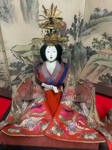 座間神社の{uncategorized: "未分類", other: "その他", undefined: "問題あり", building: "その他建物", grave: "お墓", sacred_gate: "鳥居", guardian: "狛犬", statue: "像", buddha: "仏像", history: "歴史", nature: "自然", garden: "庭園", animal: "動物", pagoda: "塔", temizu: "手水舎", mountain_gate: "山門・神門", sanctuary: "本殿・本堂", subordinate: "末社・摂社", art: "芸術", scenery: "景色", jizo: "地蔵", ema: "絵馬", goshuin: "御朱印", omikuji: "おみくじ", items: "授与品その他", amulet: "お守り", goshuincho: "御朱印帳", eats: "食事", festival: "お祭り", votive_dance: "神楽", shichigosan: "七五三参", wedding: "結婚式", experience: "体験その他", initially: "初詣", around: "周辺", anti_infection: "感染症対策"}