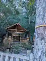 丹生神社(丹生川上神社中社摂社)の{uncategorized: "未分類", other: "その他", undefined: "問題あり", building: "その他建物", grave: "お墓", sacred_gate: "鳥居", guardian: "狛犬", statue: "像", buddha: "仏像", history: "歴史", nature: "自然", garden: "庭園", animal: "動物", pagoda: "塔", temizu: "手水舎", mountain_gate: "山門・神門", sanctuary: "本殿・本堂", subordinate: "末社・摂社", art: "芸術", scenery: "景色", jizo: "地蔵", ema: "絵馬", goshuin: "御朱印", omikuji: "おみくじ", items: "授与品その他", amulet: "お守り", goshuincho: "御朱印帳", eats: "食事", festival: "お祭り", votive_dance: "神楽", shichigosan: "七五三参", wedding: "結婚式", experience: "体験その他", initially: "初詣", around: "周辺", anti_infection: "感染症対策"}