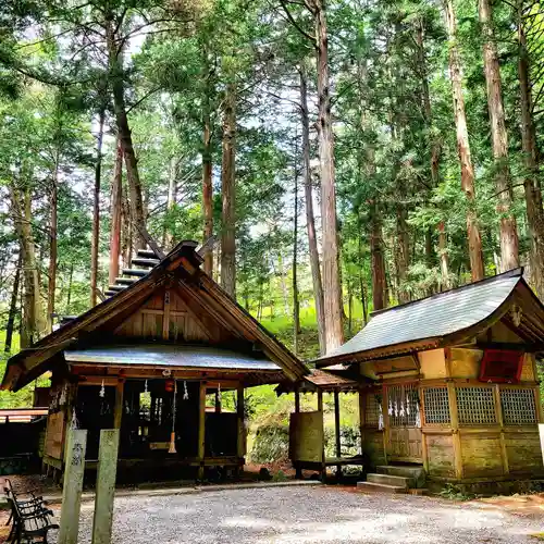 浪合神社の本殿