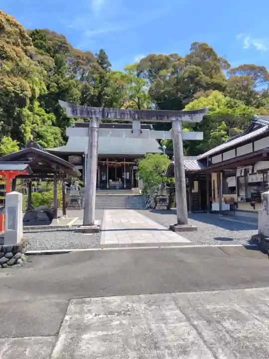 飽波神社の{uncategorized: "未分類", other: "その他", undefined: "問題あり", building: "その他建物", grave: "お墓", sacred_gate: "鳥居", guardian: "狛犬", statue: "像", buddha: "仏像", history: "歴史", nature: "自然", garden: "庭園", animal: "動物", pagoda: "塔", temizu: "手水舎", mountain_gate: "山門・神門", sanctuary: "本殿・本堂", subordinate: "末社・摂社", art: "芸術", scenery: "景色", jizo: "地蔵", ema: "絵馬", goshuin: "御朱印", omikuji: "おみくじ", items: "授与品その他", amulet: "お守り", goshuincho: "御朱印帳", eats: "食事", festival: "お祭り", votive_dance: "神楽", shichigosan: "七五三参", wedding: "結婚式", experience: "体験その他", initially: "初詣", around: "周辺", anti_infection: "感染症対策"}