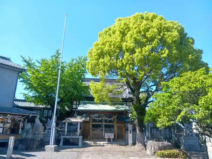 天神神社(柳津天神神社)の{uncategorized: "未分類", other: "その他", undefined: "問題あり", building: "その他建物", grave: "お墓", sacred_gate: "鳥居", guardian: "狛犬", statue: "像", buddha: "仏像", history: "歴史", nature: "自然", garden: "庭園", animal: "動物", pagoda: "塔", temizu: "手水舎", mountain_gate: "山門・神門", sanctuary: "本殿・本堂", subordinate: "末社・摂社", art: "芸術", scenery: "景色", jizo: "地蔵", ema: "絵馬", goshuin: "御朱印", omikuji: "おみくじ", items: "授与品その他", amulet: "お守り", goshuincho: "御朱印帳", eats: "食事", festival: "お祭り", votive_dance: "神楽", shichigosan: "七五三参", wedding: "結婚式", experience: "体験その他", initially: "初詣", around: "周辺", anti_infection: "感染症対策"}