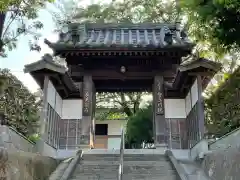 長見寺の山門