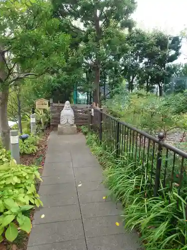 祠(東京ドームシティー屋上)(東京都)