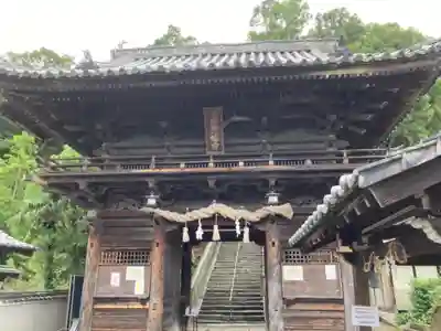 伊豫岡八幡神社の山門・神門