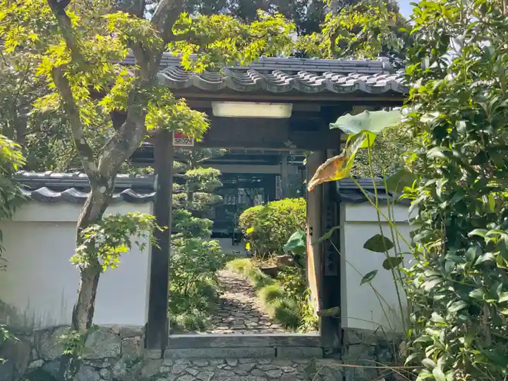 換骨堂(元真如堂)の山門・神門