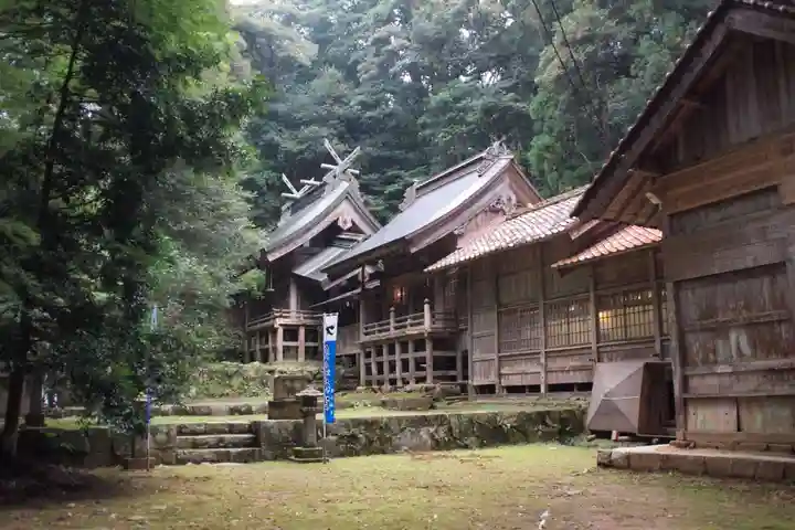 多鳩神社の本殿・本堂