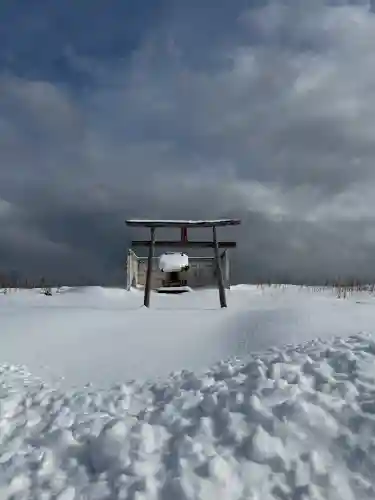 龍神（本別）の{uncategorized: "未分類", other: "その他", undefined: "問題あり", building: "その他建物", grave: "お墓", sacred_gate: "鳥居", guardian: "狛犬", statue: "像", buddha: "仏像", history: "歴史", nature: "自然", garden: "庭園", animal: "動物", pagoda: "塔", temizu: "手水舎", mountain_gate: "山門・神門", sanctuary: "本殿・本堂", subordinate: "末社・摂社", art: "芸術", scenery: "景色", jizo: "地蔵", ema: "絵馬", goshuin: "御朱印", omikuji: "おみくじ", items: "授与品その他", amulet: "お守り", goshuincho: "御朱印帳", eats: "食事", festival: "お祭り", votive_dance: "神楽", shichigosan: "七五三参", wedding: "結婚式", experience: "体験その他", initially: "初詣", around: "周辺", anti_infection: "感染症対策"}