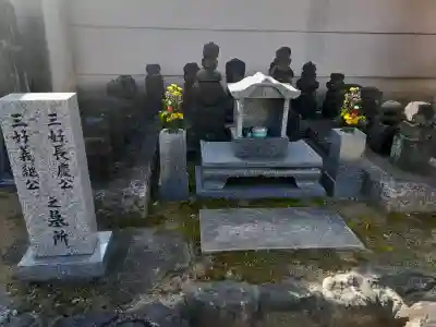 真観寺の{uncategorized: "未分類", other: "その他", undefined: "問題あり", building: "その他建物", grave: "お墓", sacred_gate: "鳥居", guardian: "狛犬", statue: "像", buddha: "仏像", history: "歴史", nature: "自然", garden: "庭園", animal: "動物", pagoda: "塔", temizu: "手水舎", mountain_gate: "山門・神門", sanctuary: "本殿・本堂", subordinate: "末社・摂社", art: "芸術", scenery: "景色", jizo: "地蔵", ema: "絵馬", goshuin: "御朱印", omikuji: "おみくじ", items: "授与品その他", amulet: "お守り", goshuincho: "御朱印帳", eats: "食事", festival: "お祭り", votive_dance: "神楽", shichigosan: "七五三参", wedding: "結婚式", experience: "体験その他", initially: "初詣", around: "周辺", anti_infection: "感染症対策"}