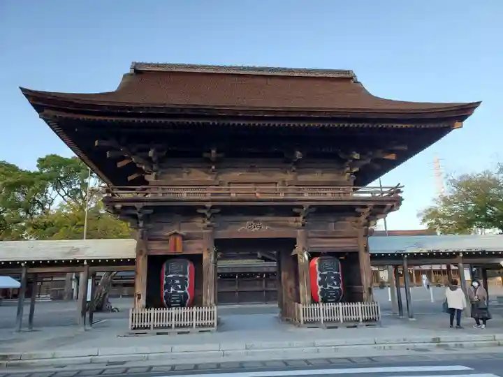 尾張大國霊神社(国府宮)の山門・神門