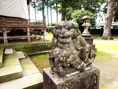 守りの神　藤基神社の狛犬