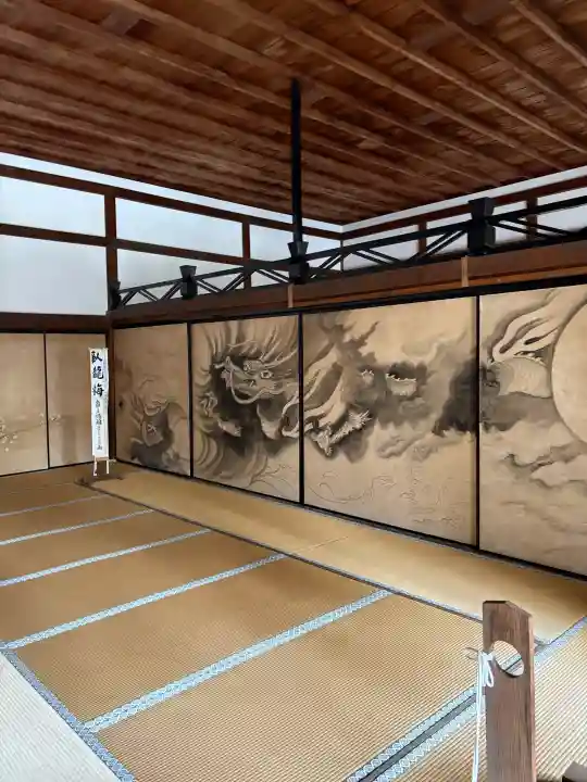 龍安寺の{uncategorized: "未分類", other: "その他", undefined: "問題あり", building: "その他建物", grave: "お墓", sacred_gate: "鳥居", guardian: "狛犬", statue: "像", buddha: "仏像", history: "歴史", nature: "自然", garden: "庭園", animal: "動物", pagoda: "塔", temizu: "手水舎", mountain_gate: "山門・神門", sanctuary: "本殿・本堂", subordinate: "末社・摂社", art: "芸術", scenery: "景色", jizo: "地蔵", ema: "絵馬", goshuin: "御朱印", omikuji: "おみくじ", items: "授与品その他", amulet: "お守り", goshuincho: "御朱印帳", eats: "食事", festival: "お祭り", votive_dance: "神楽", shichigosan: "七五三参", wedding: "結婚式", experience: "体験その他", initially: "初詣", around: "周辺", anti_infection: "感染症対策"}