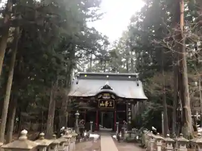 三峯神社の山門・神門