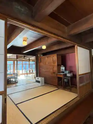 糸島市宇美八幡宮の{uncategorized: "未分類", other: "その他", undefined: "問題あり", building: "その他建物", grave: "お墓", sacred_gate: "鳥居", guardian: "狛犬", statue: "像", buddha: "仏像", history: "歴史", nature: "自然", garden: "庭園", animal: "動物", pagoda: "塔", temizu: "手水舎", mountain_gate: "山門・神門", sanctuary: "本殿・本堂", subordinate: "末社・摂社", art: "芸術", scenery: "景色", jizo: "地蔵", ema: "絵馬", goshuin: "御朱印", omikuji: "おみくじ", items: "授与品その他", amulet: "お守り", goshuincho: "御朱印帳", eats: "食事", festival: "お祭り", votive_dance: "神楽", shichigosan: "七五三参", wedding: "結婚式", experience: "体験その他", initially: "初詣", around: "周辺", anti_infection: "感染症対策"}