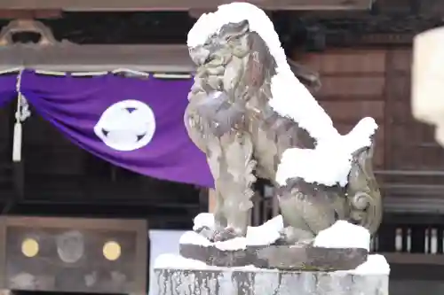 忍　諏訪神社・東照宮　の{uncategorized: "未分類", other: "その他", undefined: "問題あり", building: "その他建物", grave: "お墓", sacred_gate: "鳥居", guardian: "狛犬", statue: "像", buddha: "仏像", history: "歴史", nature: "自然", garden: "庭園", animal: "動物", pagoda: "塔", temizu: "手水舎", mountain_gate: "山門・神門", sanctuary: "本殿・本堂", subordinate: "末社・摂社", art: "芸術", scenery: "景色", jizo: "地蔵", ema: "絵馬", goshuin: "御朱印", omikuji: "おみくじ", items: "授与品その他", amulet: "お守り", goshuincho: "御朱印帳", eats: "食事", festival: "お祭り", votive_dance: "神楽", shichigosan: "七五三参", wedding: "結婚式", experience: "体験その他", initially: "初詣", around: "周辺", anti_infection: "感染症対策"}