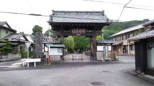 実相寺の山門