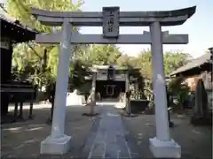 三囲神社の鳥居