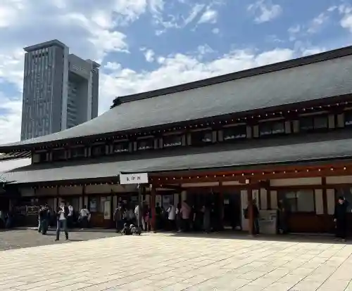 靖國神社の{uncategorized: "未分類", other: "その他", undefined: "問題あり", building: "その他建物", grave: "お墓", sacred_gate: "鳥居", guardian: "狛犬", statue: "像", buddha: "仏像", history: "歴史", nature: "自然", garden: "庭園", animal: "動物", pagoda: "塔", temizu: "手水舎", mountain_gate: "山門・神門", sanctuary: "本殿・本堂", subordinate: "末社・摂社", art: "芸術", scenery: "景色", jizo: "地蔵", ema: "絵馬", goshuin: "御朱印", omikuji: "おみくじ", items: "授与品その他", amulet: "お守り", goshuincho: "御朱印帳", eats: "食事", festival: "お祭り", votive_dance: "神楽", shichigosan: "七五三参", wedding: "結婚式", experience: "体験その他", initially: "初詣", around: "周辺", anti_infection: "感染症対策"}