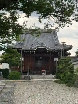聖徳寺の{uncategorized: "未分類", other: "その他", undefined: "問題あり", building: "その他建物", grave: "お墓", sacred_gate: "鳥居", guardian: "狛犬", statue: "像", buddha: "仏像", history: "歴史", nature: "自然", garden: "庭園", animal: "動物", pagoda: "塔", temizu: "手水舎", mountain_gate: "山門・神門", sanctuary: "本殿・本堂", subordinate: "末社・摂社", art: "芸術", scenery: "景色", jizo: "地蔵", ema: "絵馬", goshuin: "御朱印", omikuji: "おみくじ", items: "授与品その他", amulet: "お守り", goshuincho: "御朱印帳", eats: "食事", festival: "お祭り", votive_dance: "神楽", shichigosan: "七五三参", wedding: "結婚式", experience: "体験その他", initially: "初詣", around: "周辺", anti_infection: "感染症対策"}