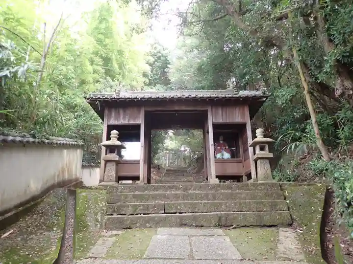 八幡神社の山門・神門